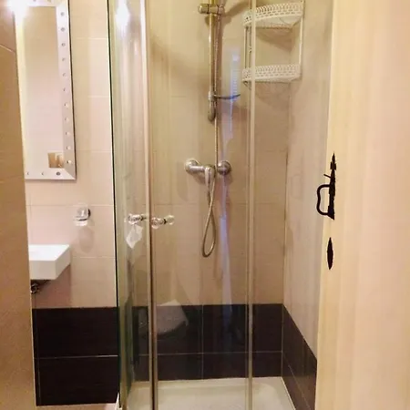 Apartment Centre *