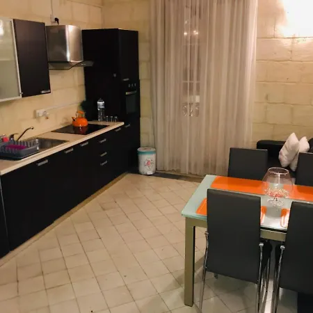 Apartment Centre *
