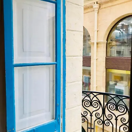 Apartment Centre *